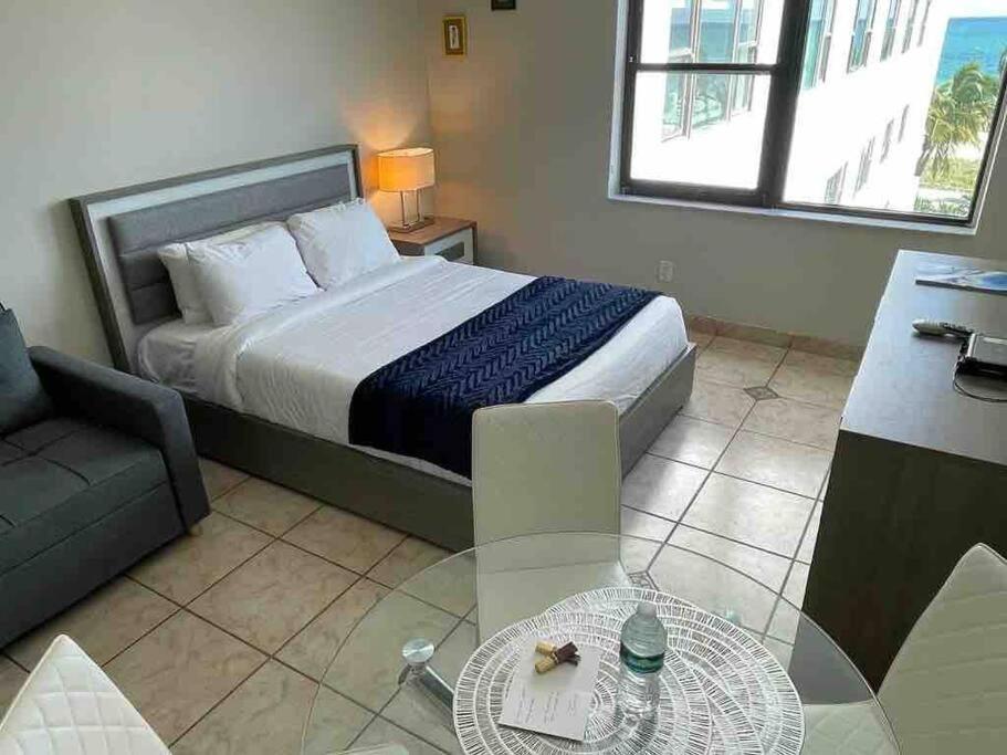 Апартаменты Chic Ocean Front Studio! Майами-Бич Экстерьер фото