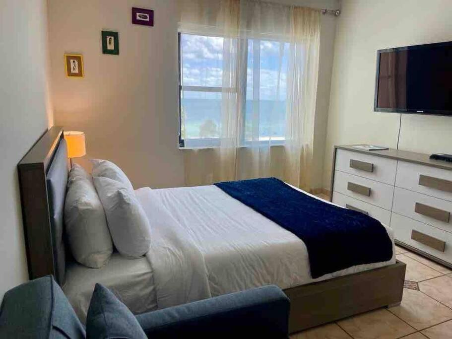 Апартаменты Chic Ocean Front Studio! Майами-Бич Экстерьер фото